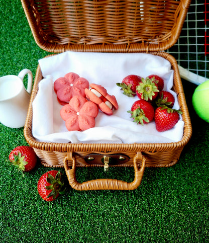 Gift Box of 8 Strawberries and Cream - Wimbledon Limited Edition