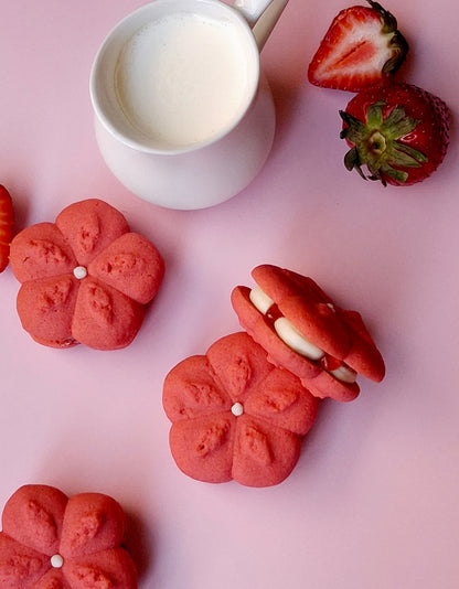 Gift Box of 8 Strawberries and Cream - Wimbledon Limited Edition
